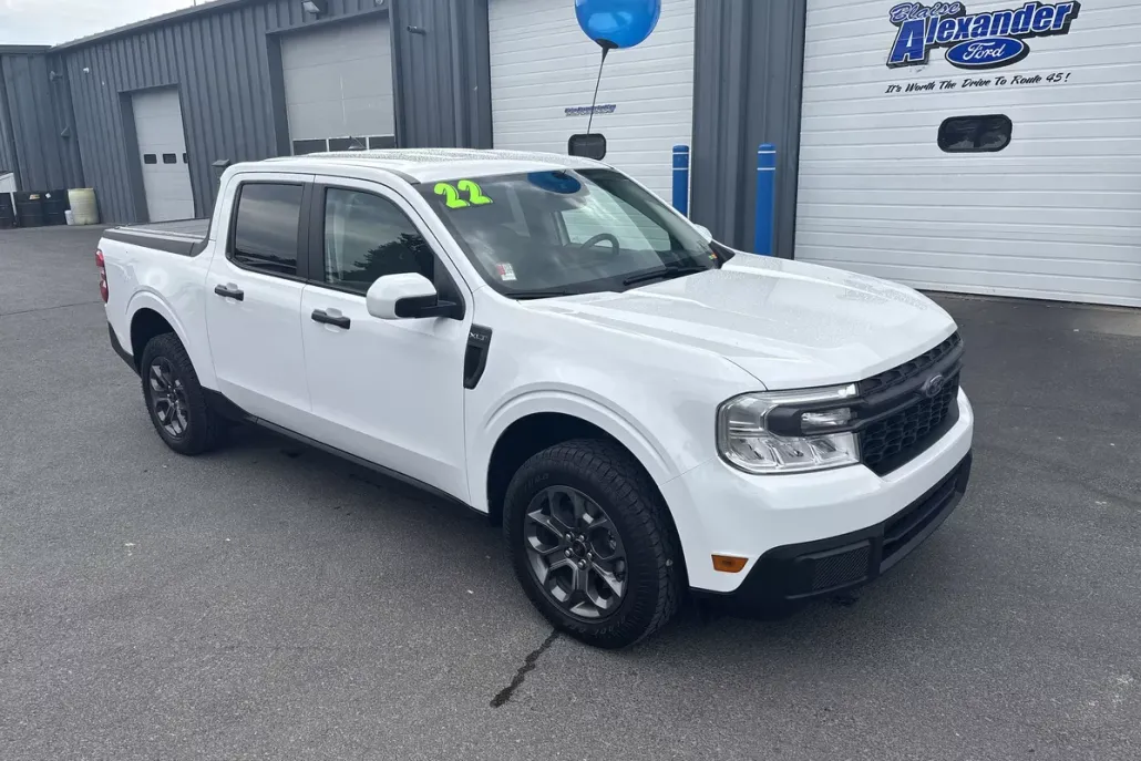 2022 Ford Maverick XLT photo 1
