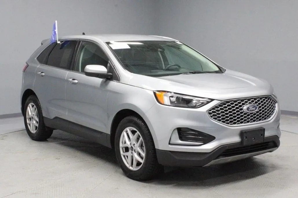 2024 Ford Edge SEL photo 1