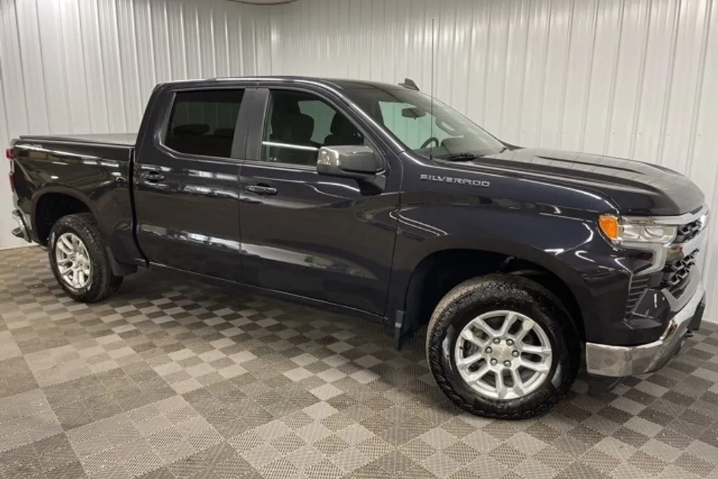 2022 Chevrolet Silverado 1500 LT photo 1