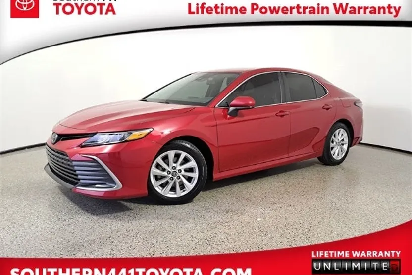 2023 Toyota Camry LE photo 1