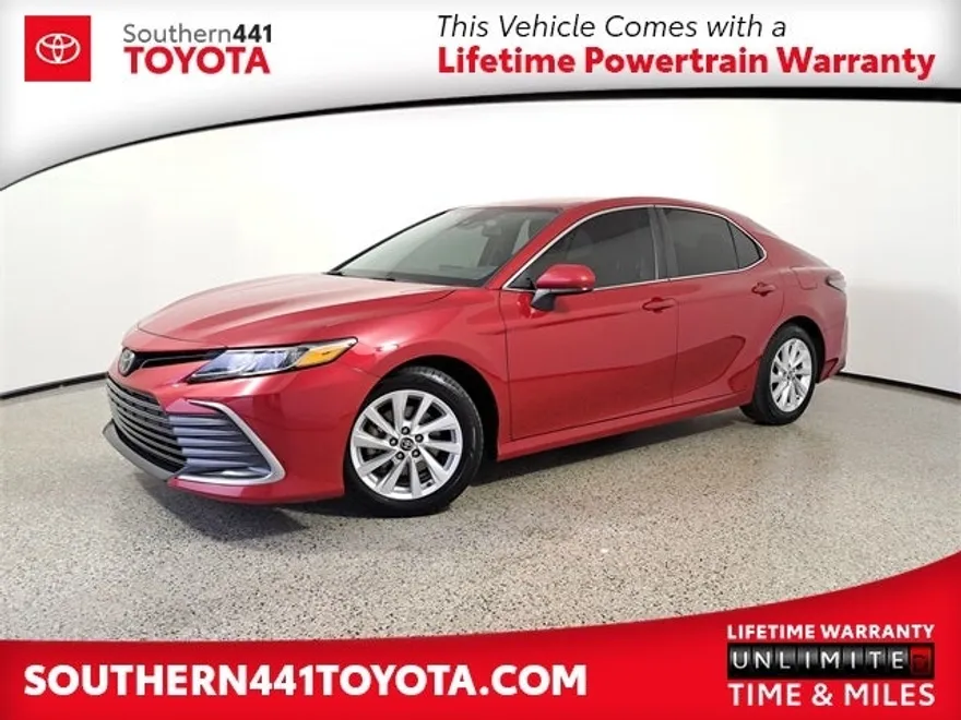 2023 Toyota Camry LE photo 1