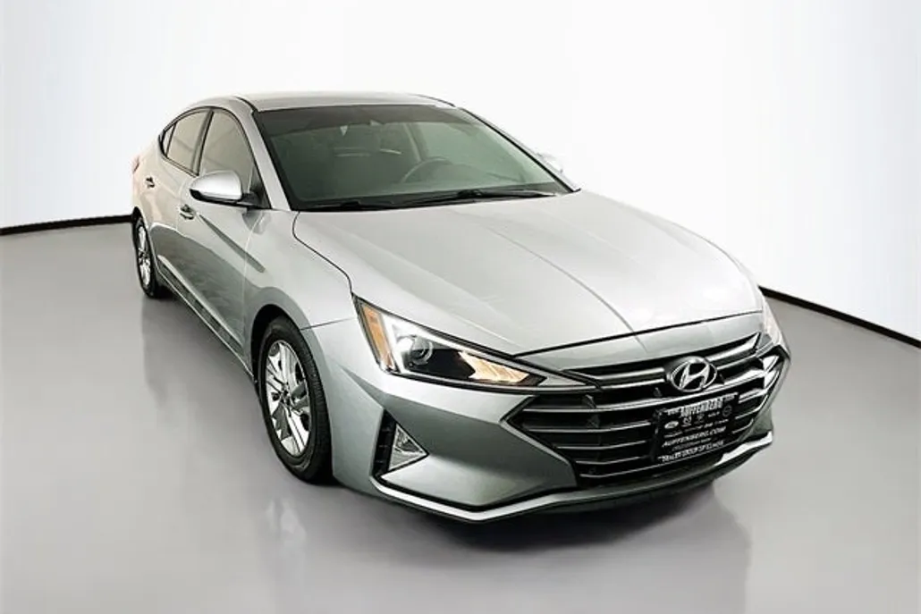 2020 Hyundai Elantra SEL photo 1