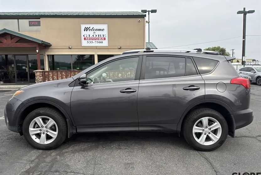 2013 Toyota RAV4 XLE photo 1