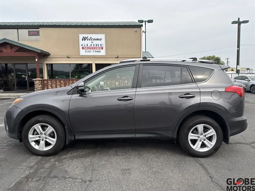 2013 Toyota RAV4 XLE photo 1