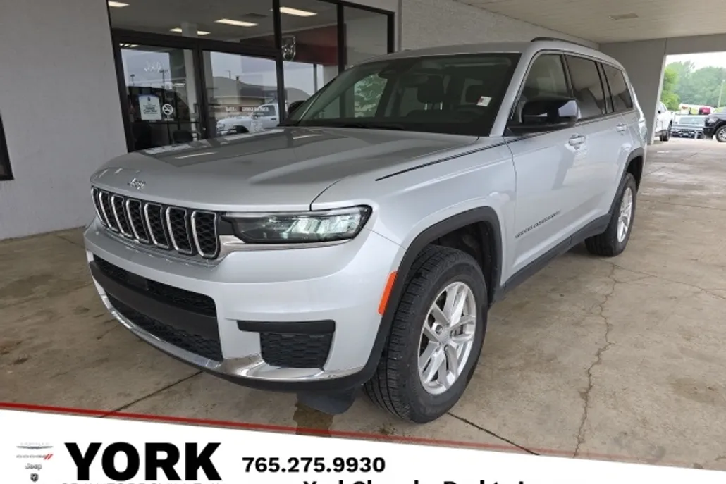 2022 Jeep Grand Cherokee Laredo photo 1
