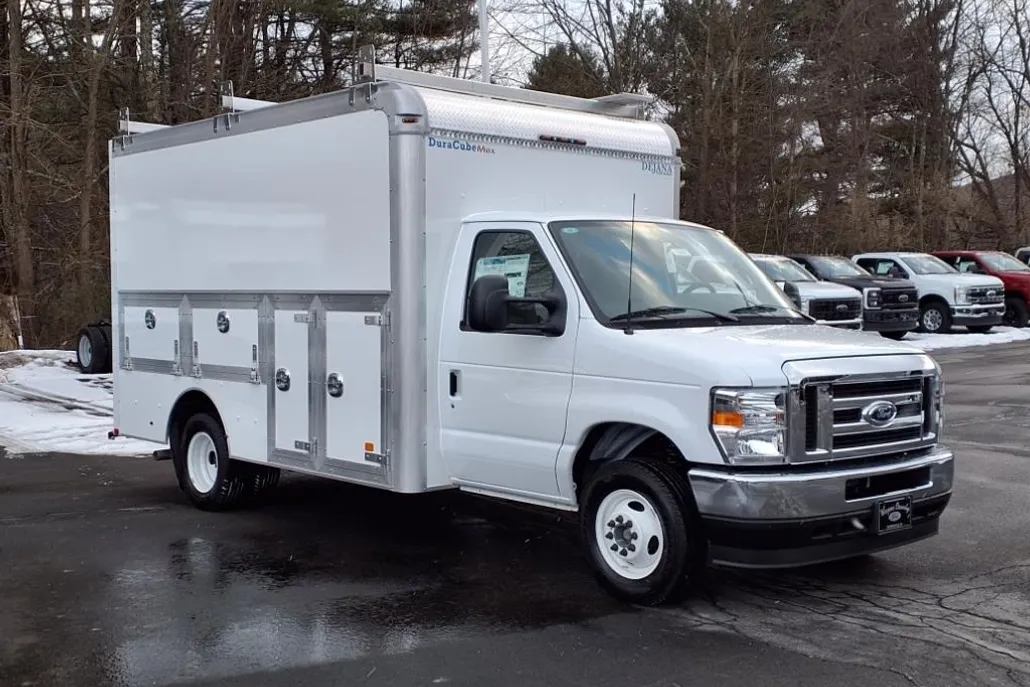 2025 Ford E-350 photo 1