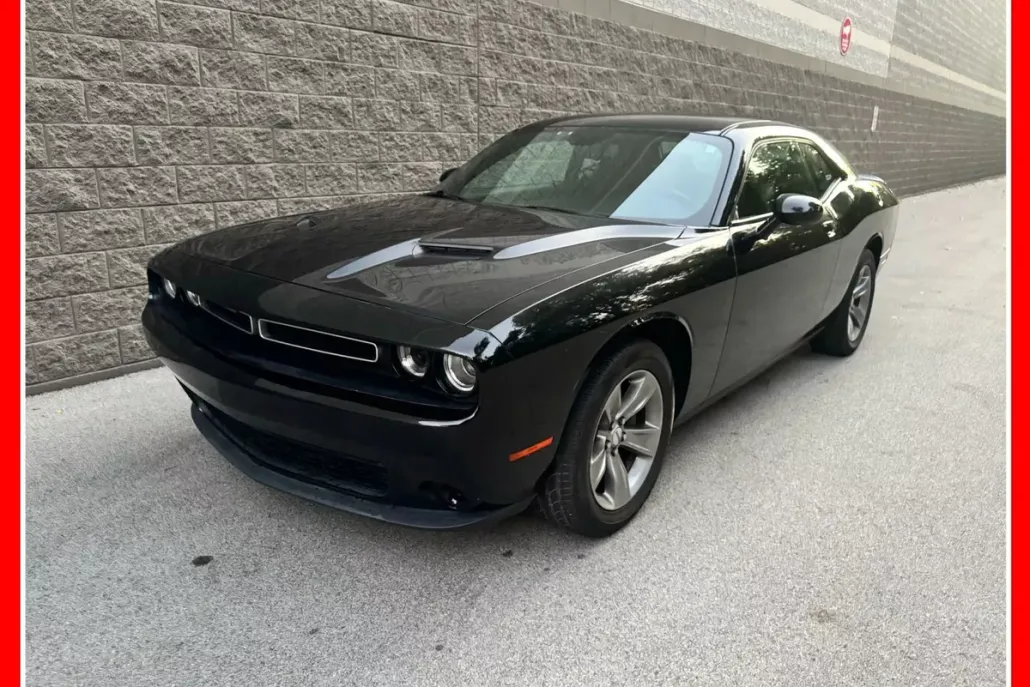 2019 Dodge Challenger SXT photo 1