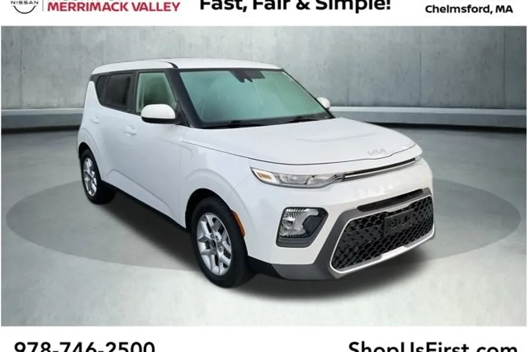 2022 Kia Soul LX photo 1