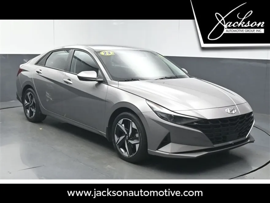 2023 Hyundai Elantra SEL photo 1