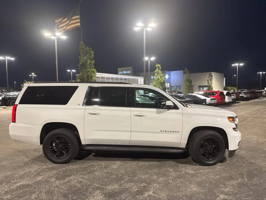 2020 Chevrolet Suburban LT photo 1