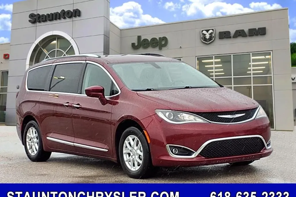 2020 Chrysler Pacifica Touring L photo 1