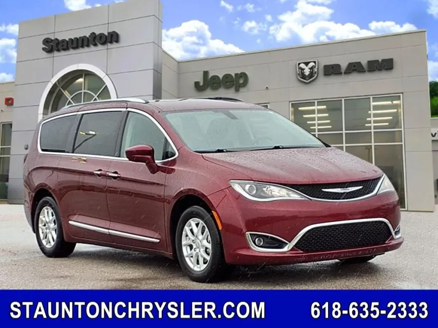2020 Chrysler Pacifica Touring L photo 1