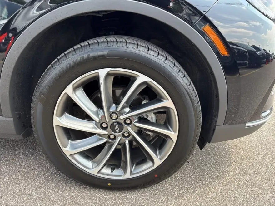 2023 Lincoln Corsair Standard photo 1