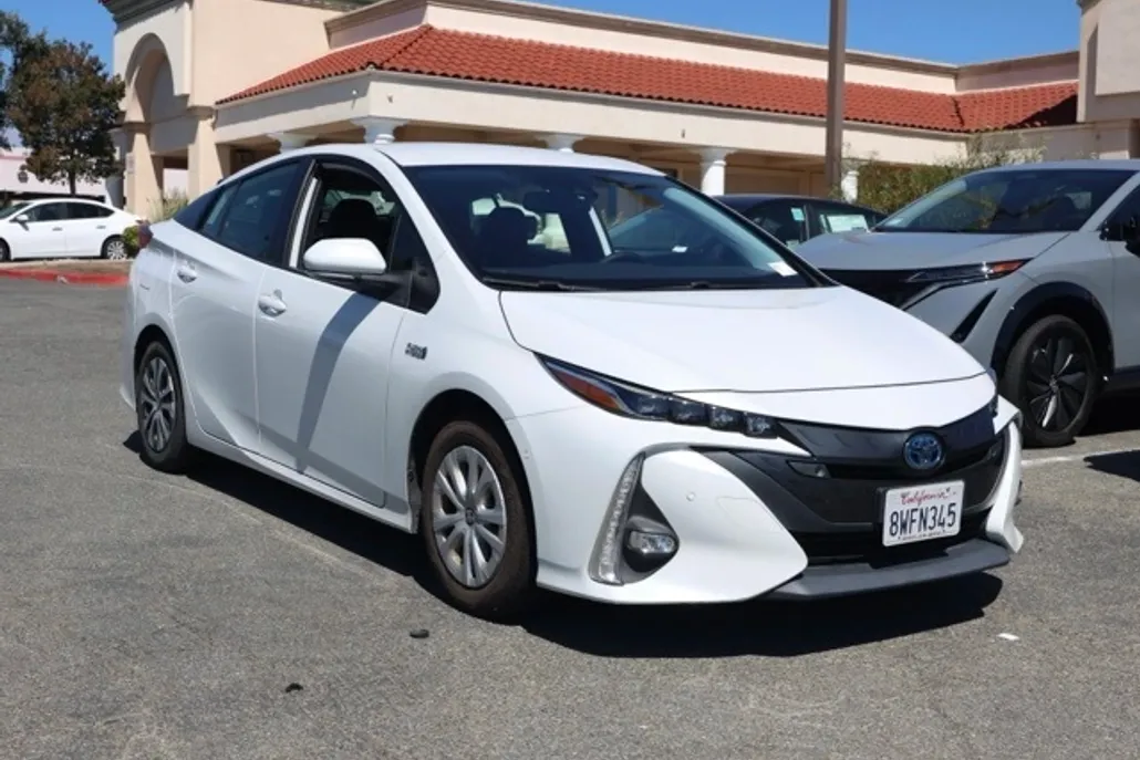 2021 Toyota Prius Prime Limited photo 1