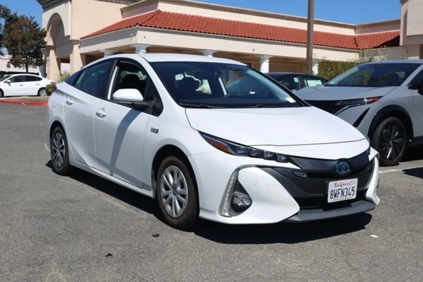 2021 Toyota Prius Prime Limited photo 1