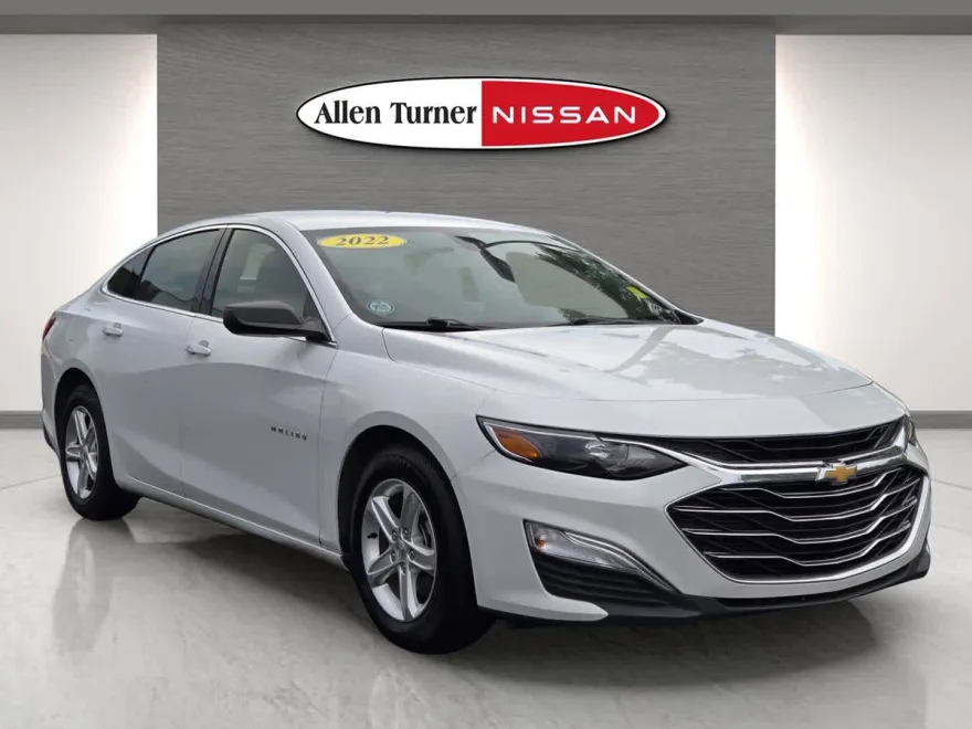 2022 Chevrolet Malibu LS photo 1