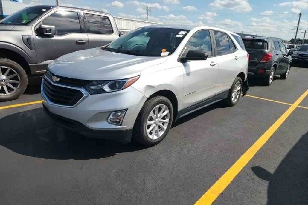 2020 Chevrolet Equinox LS photo 1