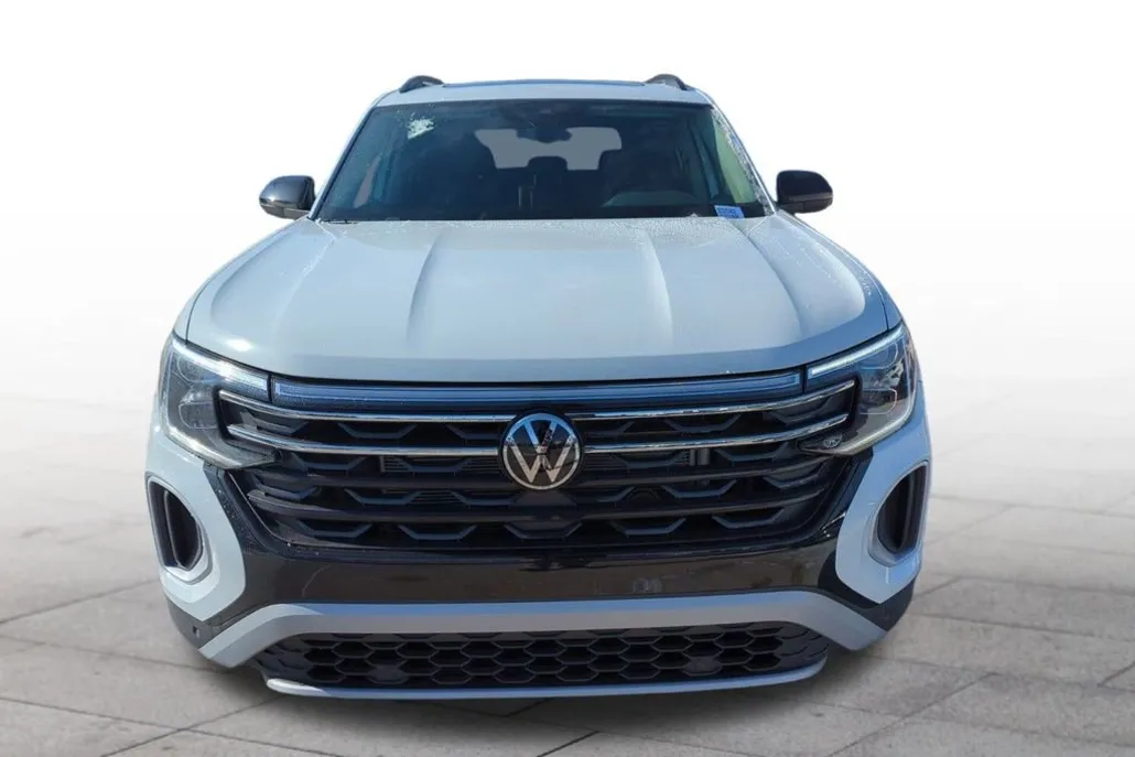 2025 Volkswagen Atlas Peak Edition photo 1