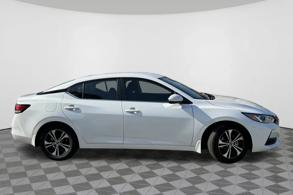 2022 Nissan Sentra SV photo 1