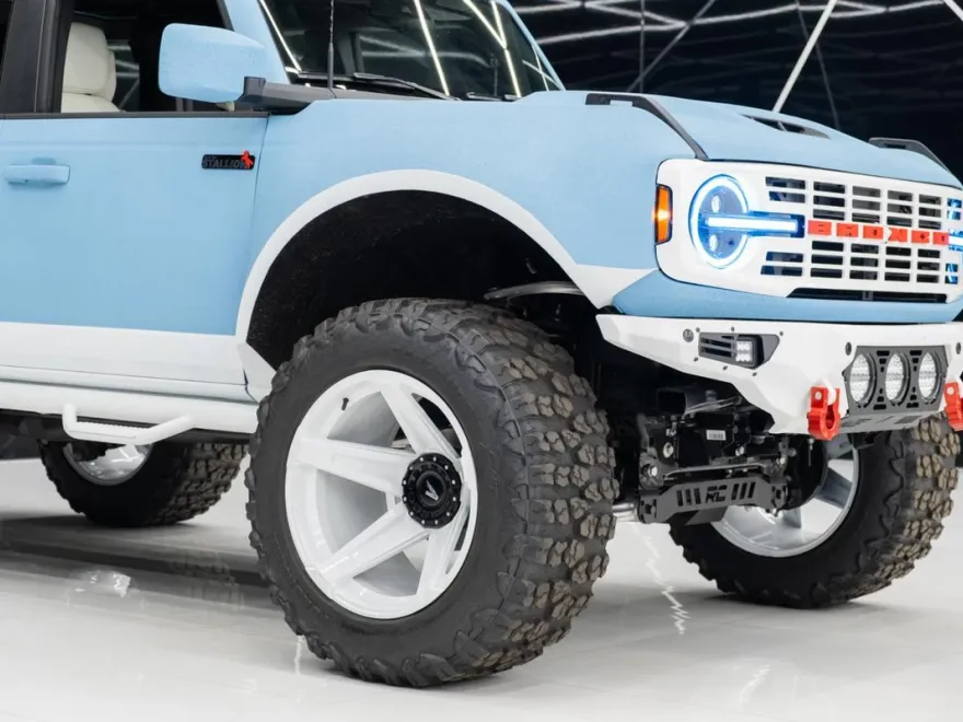 2025 Ford Bronco Base photo 1