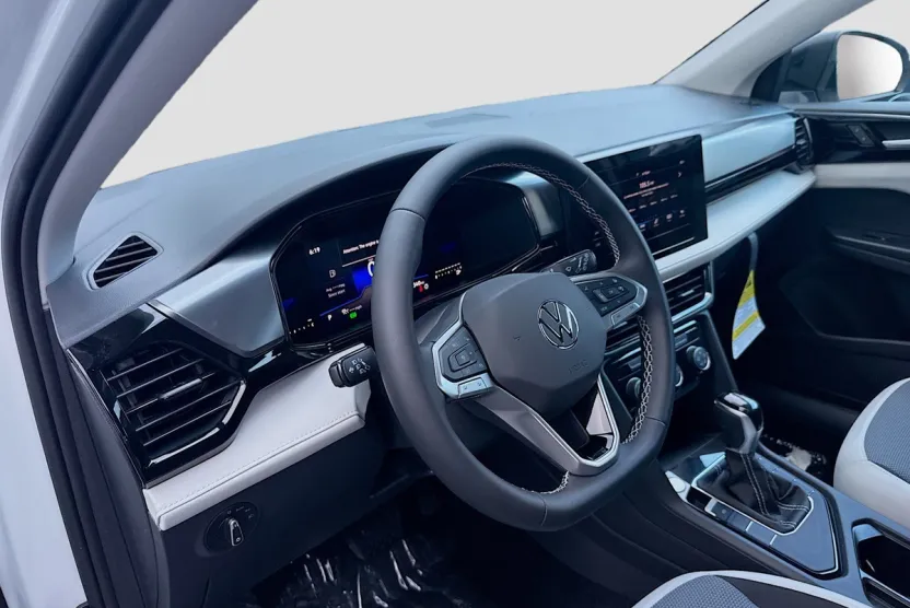 2025 Volkswagen Taos S photo 1