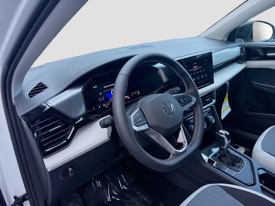 2025 Volkswagen Taos S photo 1