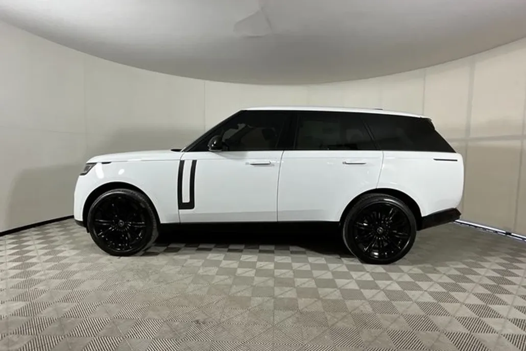2025 Land Rover Range Rover SE photo 1