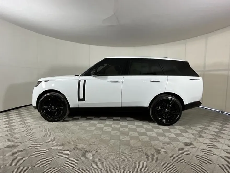 2025 Land Rover Range Rover SE photo 1