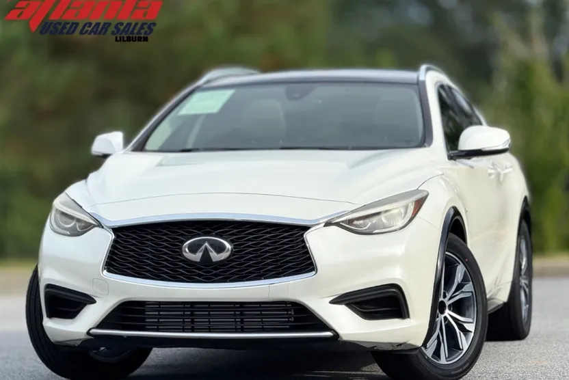 2018 Infiniti QX30 Luxe photo 1