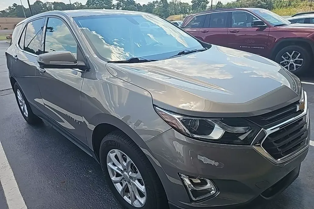2018 Chevrolet Equinox LT photo 1