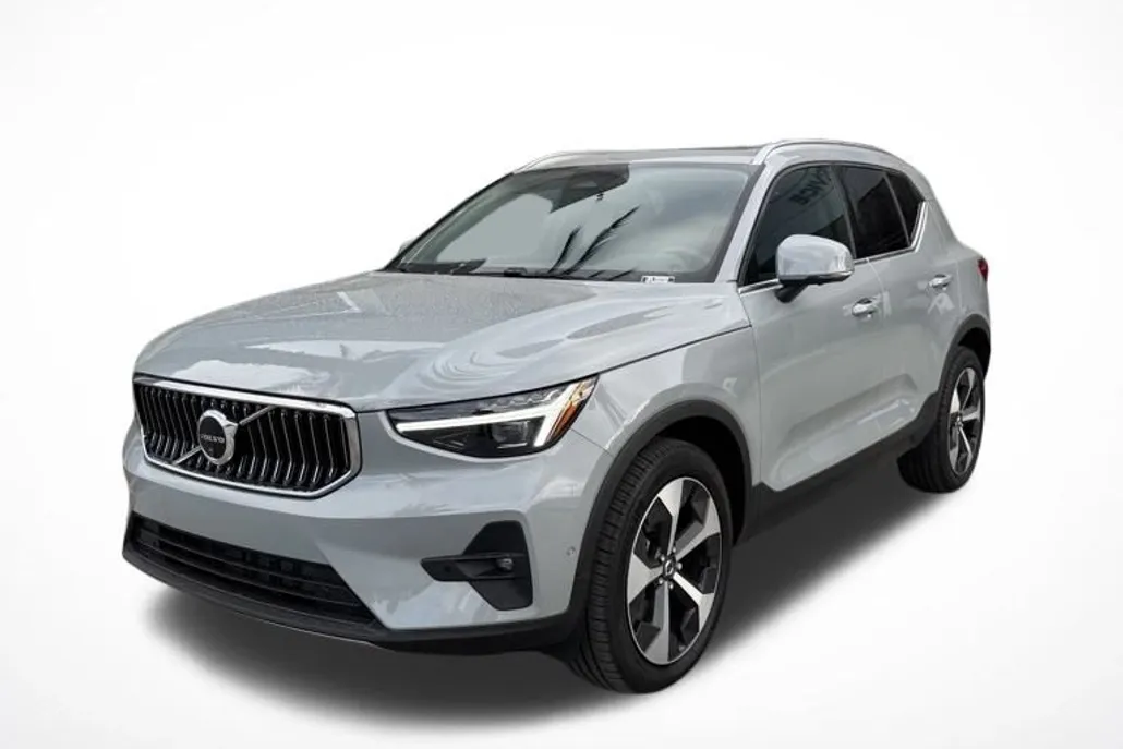 2025 Volvo XC40 Plus photo 1