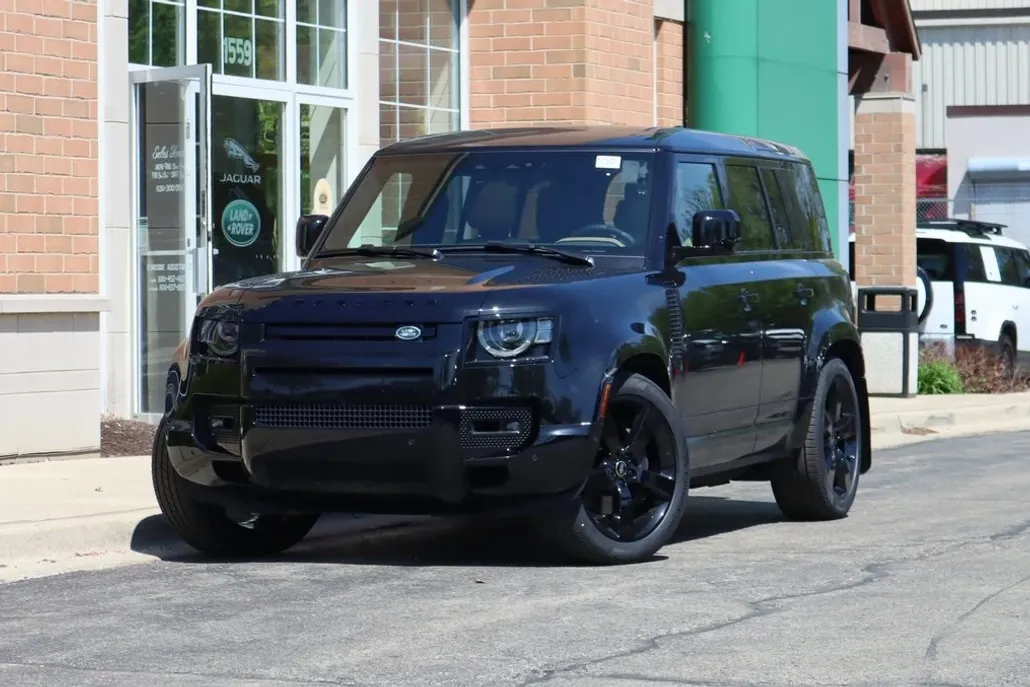 2025 Land Rover Defender 110 X-Dynamic SE photo 1