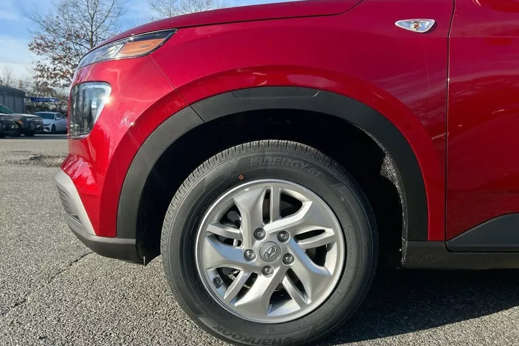 2025 Hyundai Venue SE photo 1