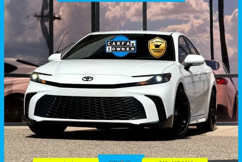 2025 Toyota Camry photo 1