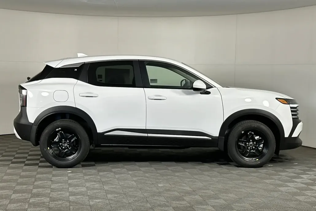 2025 Nissan Kicks SV photo 1