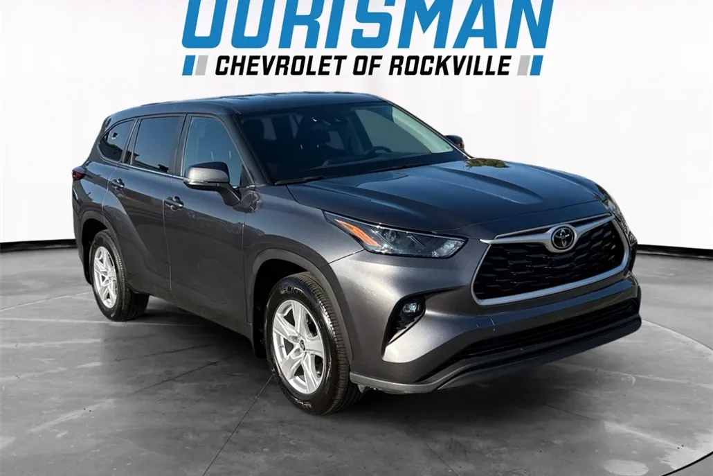 2024 Toyota Highlander LE photo 1
