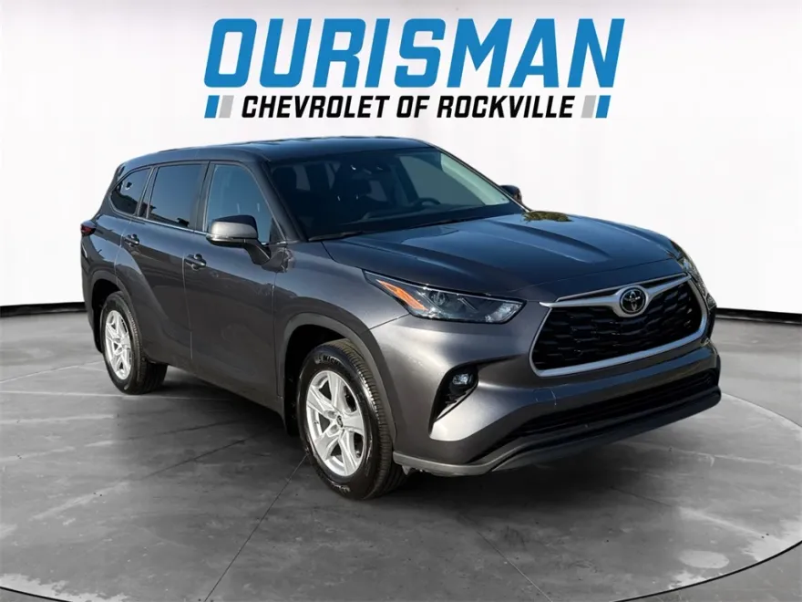 2024 Toyota Highlander LE photo 1