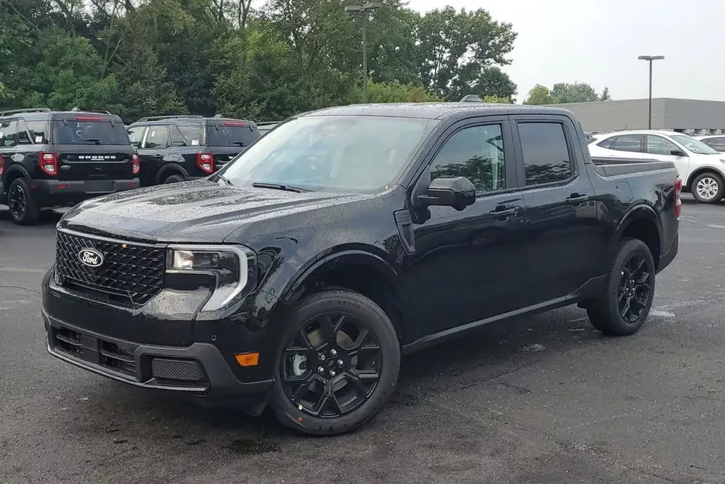 2025 Ford Maverick Lariat photo 1