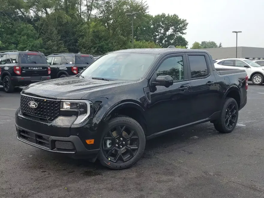 2025 Ford Maverick Lariat photo 1
