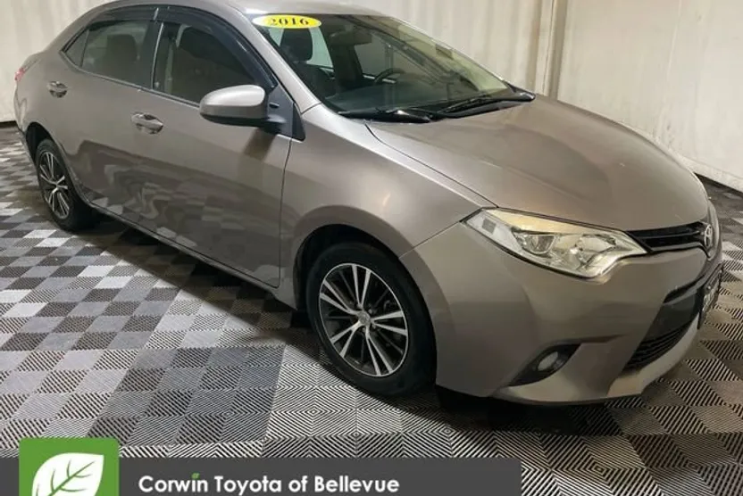 2016 Toyota Corolla LE Plus photo 1