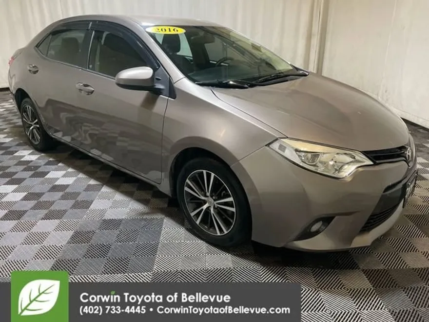 2016 Toyota Corolla LE Plus photo 1