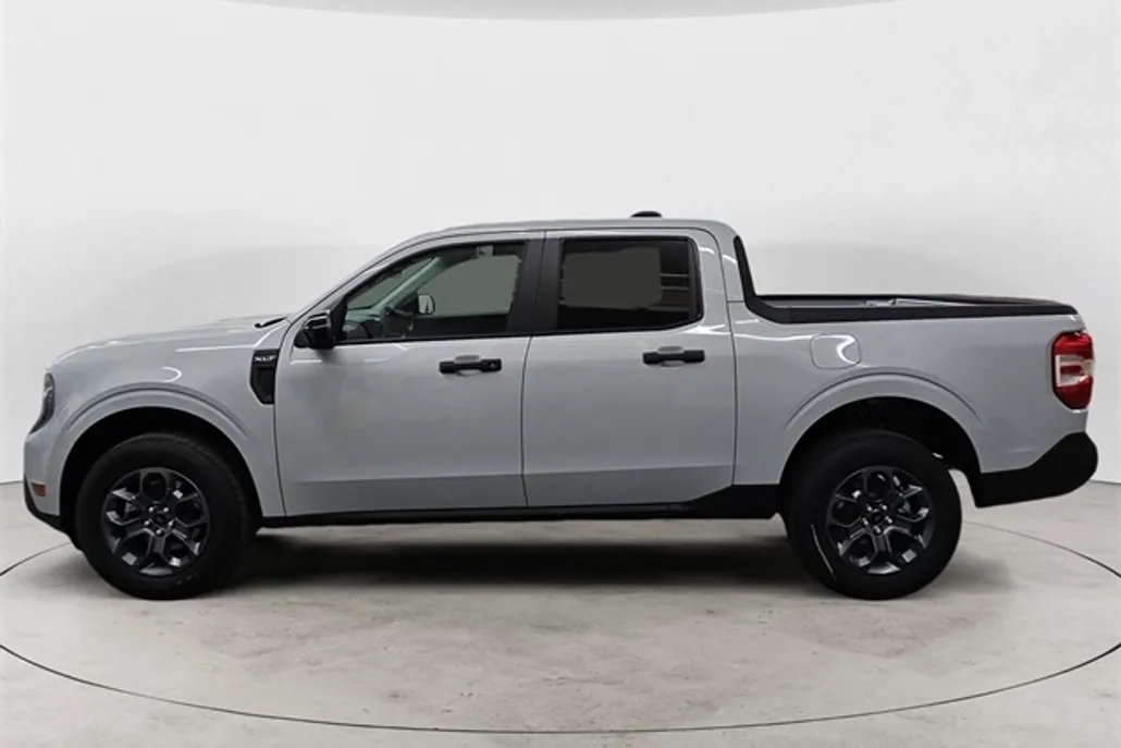 2025 Ford Maverick XLT photo 1