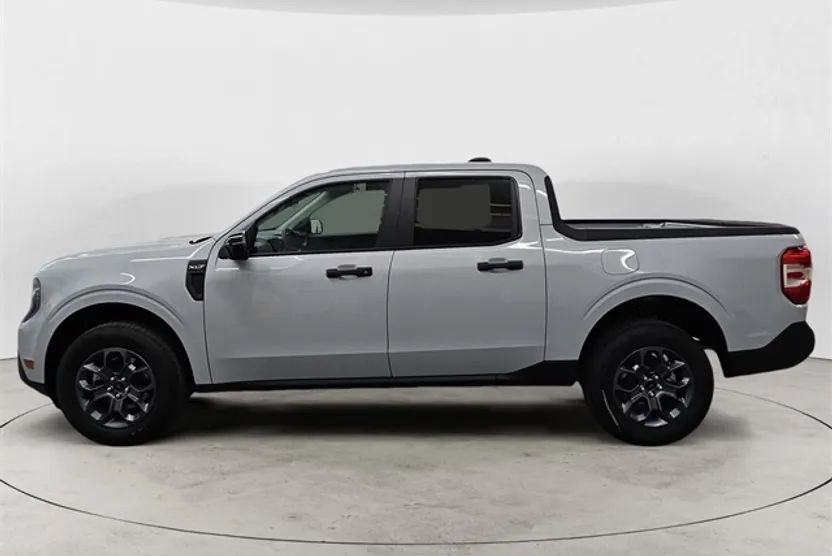 2025 Ford Maverick XLT photo 1