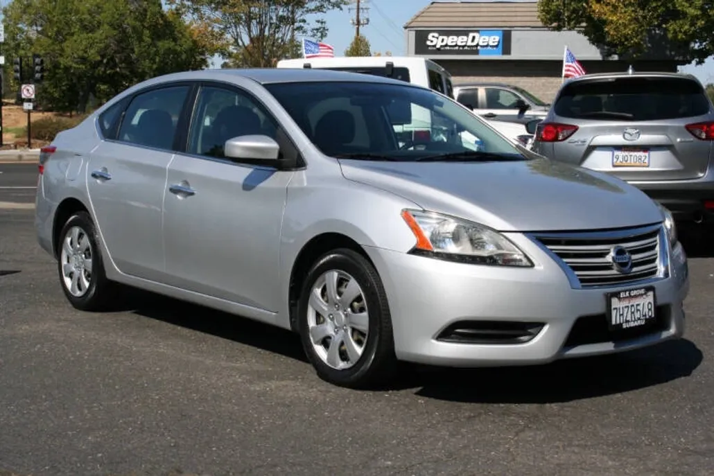 2015 Nissan Sentra S photo 1