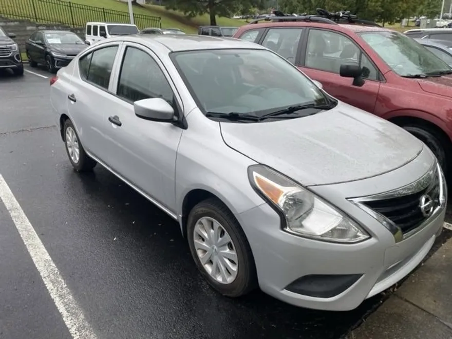 2016 Nissan Versa 1.6 S photo 1