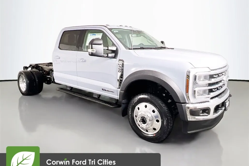 2025 Ford F-450 Lariat photo 1