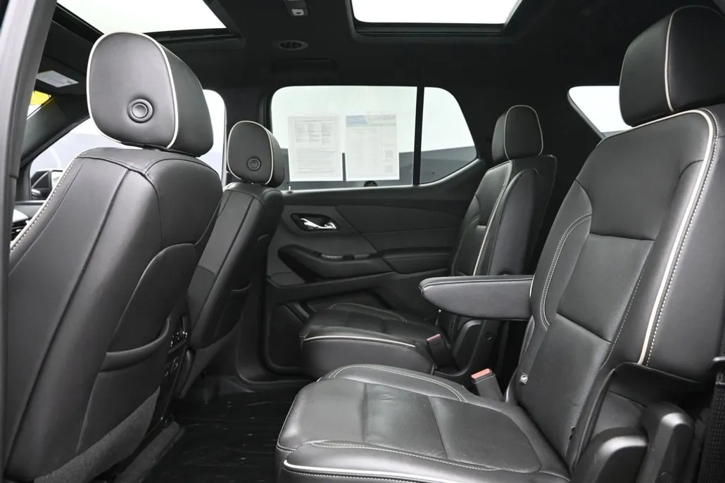 2022 Chevrolet Traverse Premier photo 1