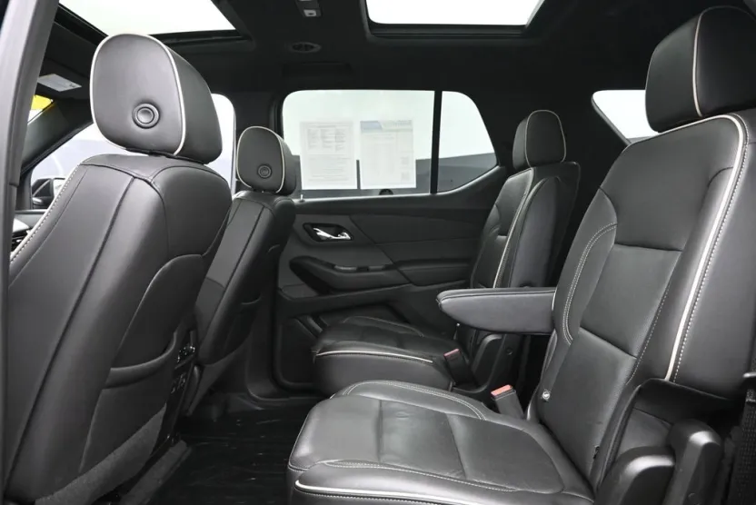 2022 Chevrolet Traverse Premier photo 1