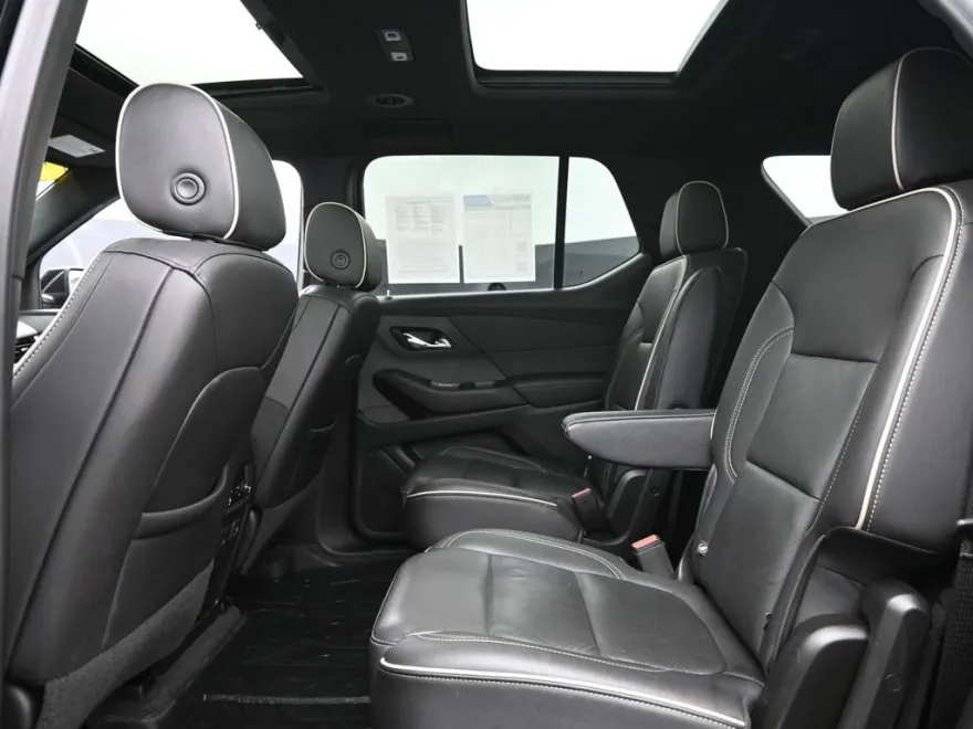 2022 Chevrolet Traverse Premier photo 1