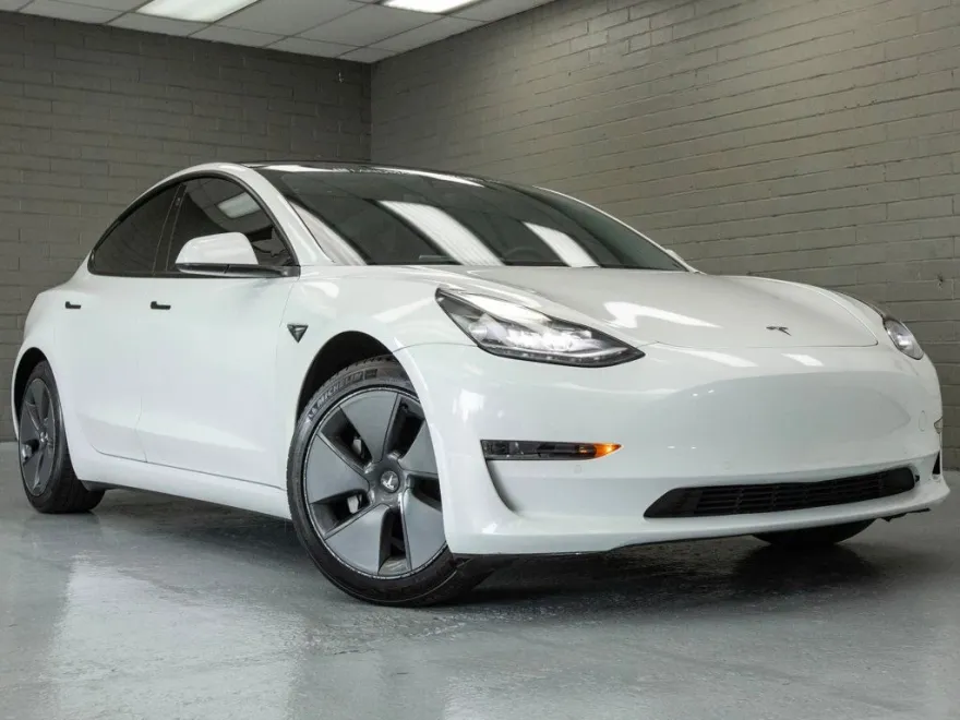 2021 Tesla Model 3 Standard Range Plus photo 1